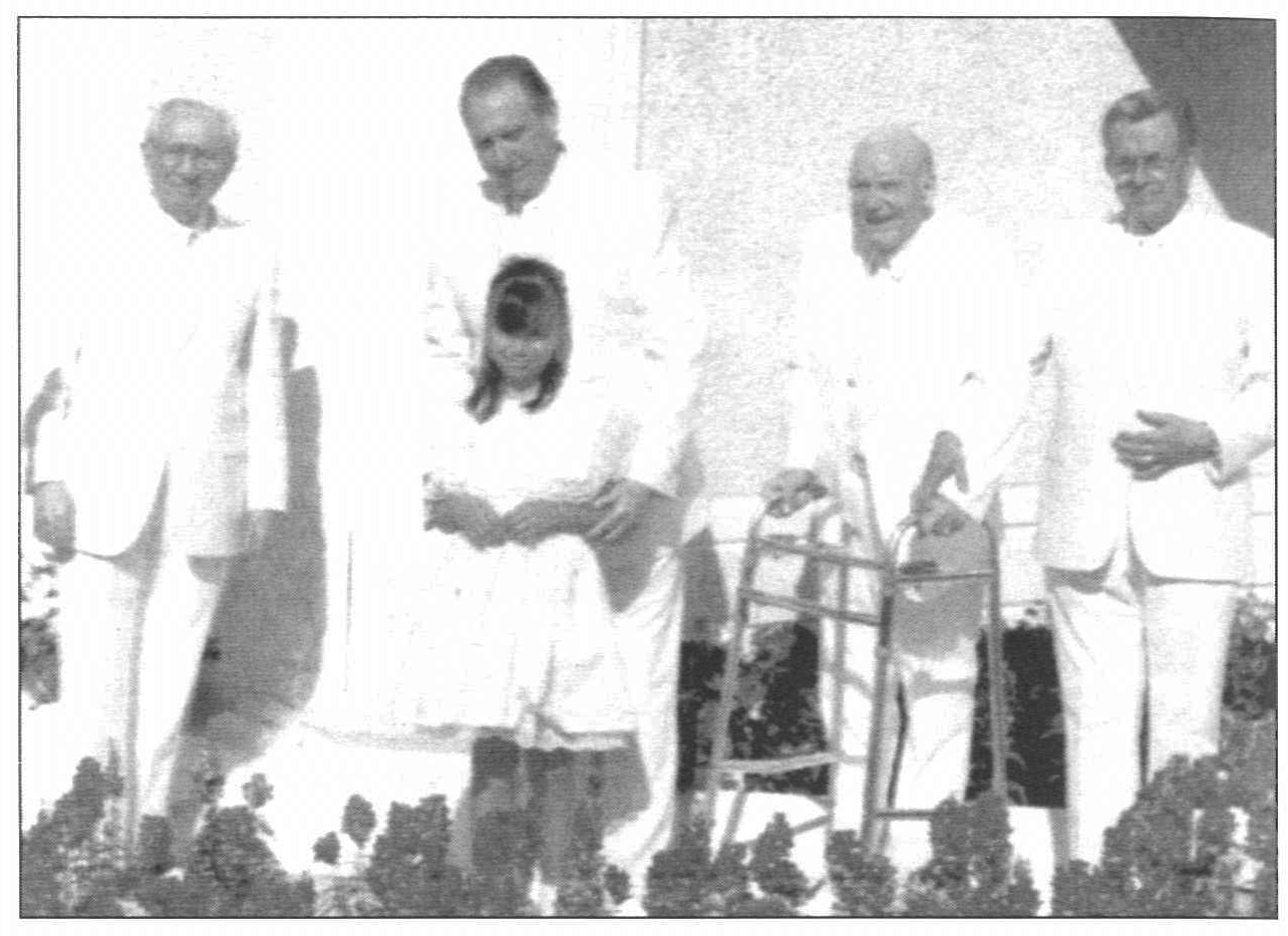 President Gordon B. Hinckley, Thomas S. Monson, Howard W. Hunter, Elder Boyd K. Packer, and Susan Elizabeth Cardenas Vargas at dedication of San Diego Temple