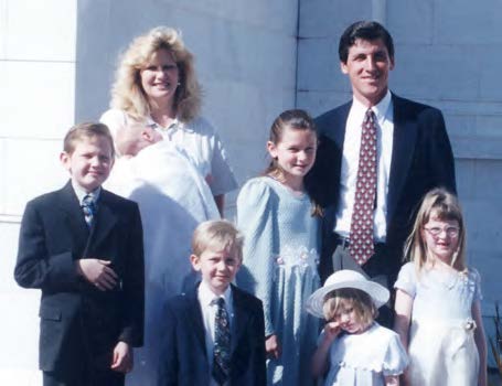 David Wills, his wife Janet, and their children left to right: Adam, Jacob (infant), Spencer, Kali, Nicole, and Kristine.