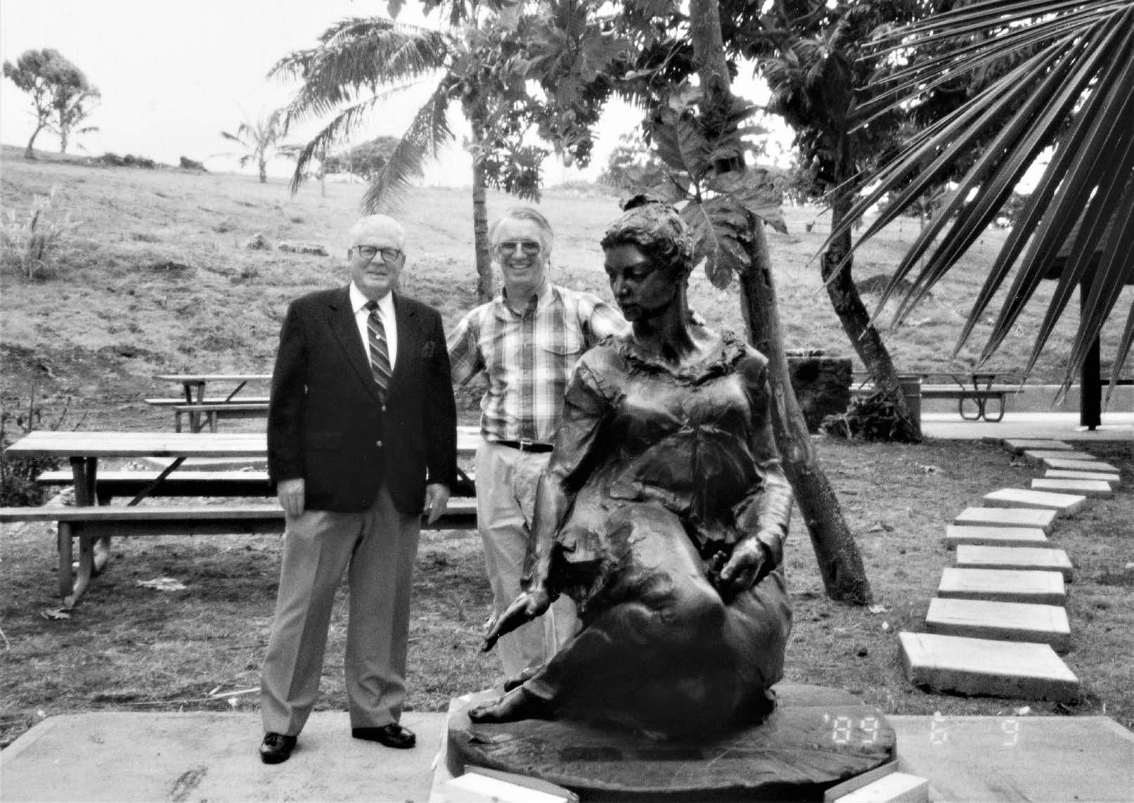Temple president D. Arthur Haycock and sculptor Jan Fisher next to statue of “Ma” Nāʻoheakamalu Manuhiʻi (1989). Photo courtesy of D. Arthur Haycock family.
