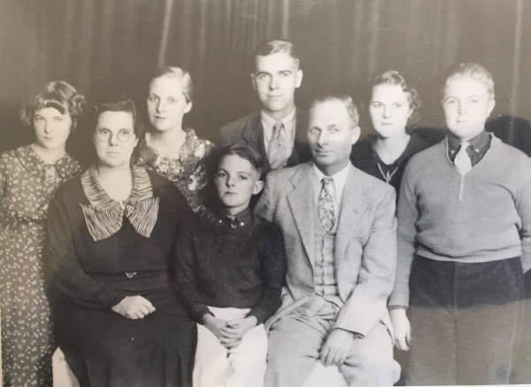photo of the brown family together in 1936