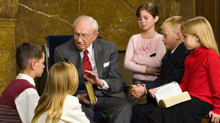 Gordon B. Hinckley teaching several children