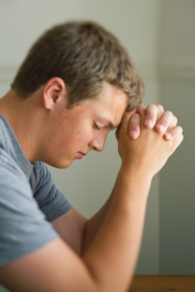 photo of a young man praying