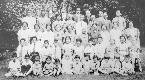 Tsune Nachie with members of the Japanese branch