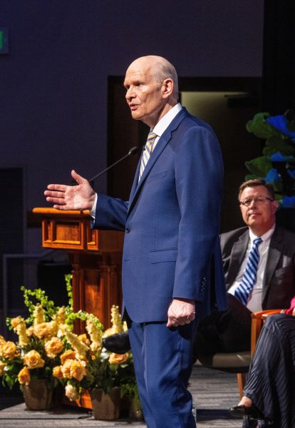 Photo of Dale G. Renlund speaking