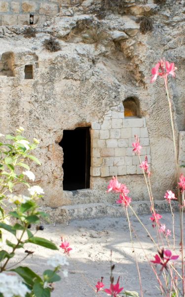 Photo of the entrance to the tomb