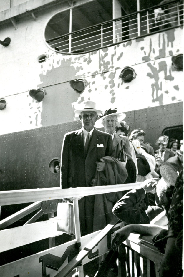 The Richardses' arrival in Buenos Aires, Argentina. Courtesy of CHL.