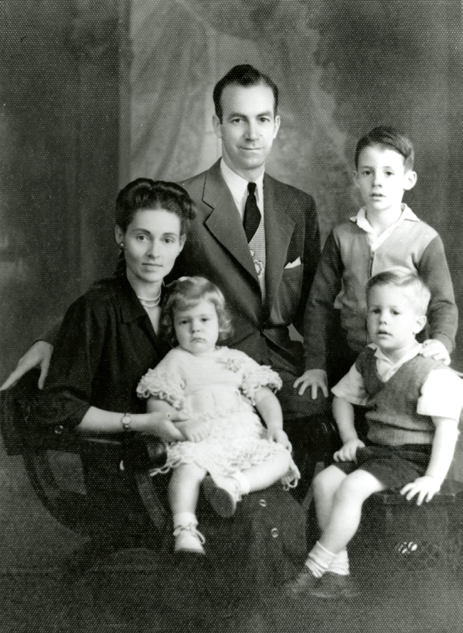 Harold and Diania Rex with children Yara, Jeff, and John (standing). Courtesy of CHL.