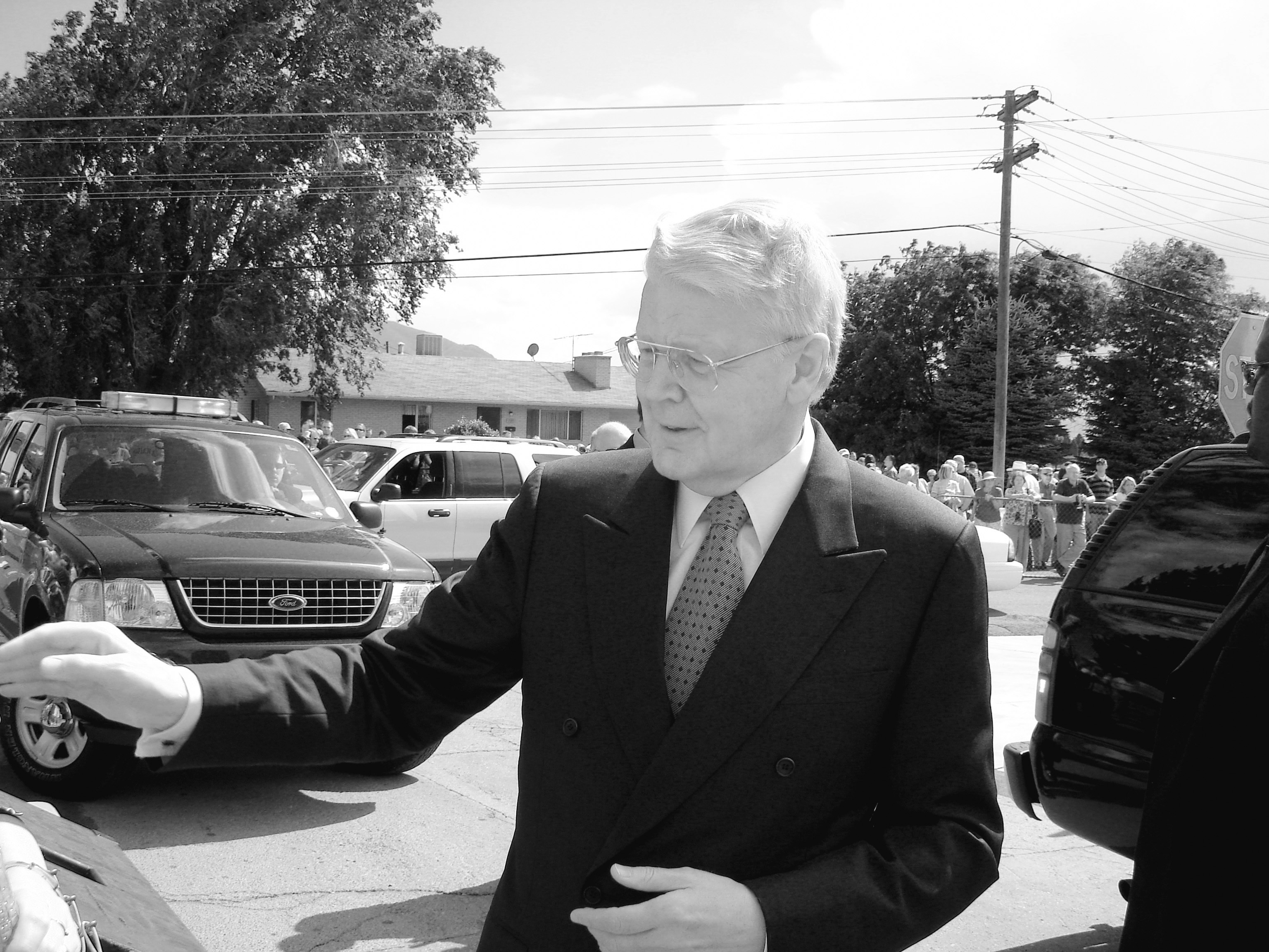 President Ólafur Ragnar Grímsson shaking hands with those whogathered for the dedication of the Icelandic monument on July 25,2005. Courtesy of Derek J. Tangren