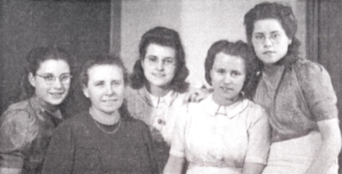 mother and four daughters