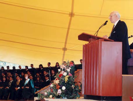 President Hinckley speaking at academy graduation. Courtesy of John Hart.