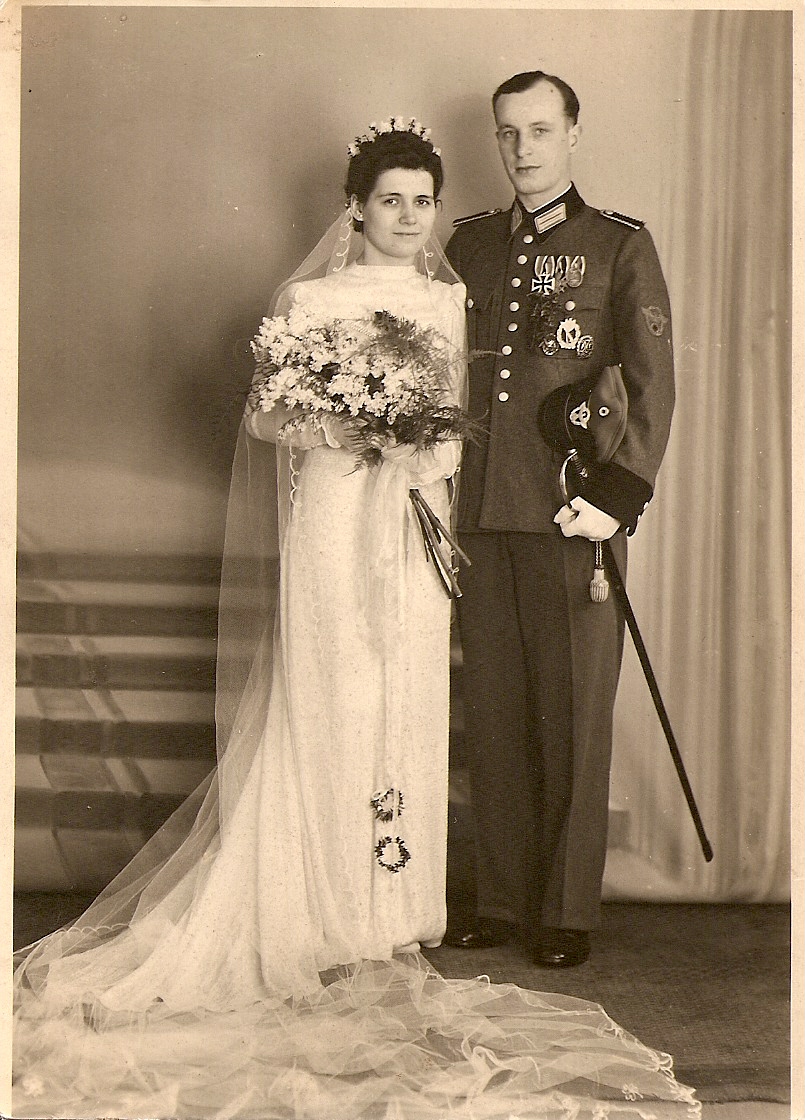 Weeding photo of Elisabeth Fischer and Heinz Hänsel