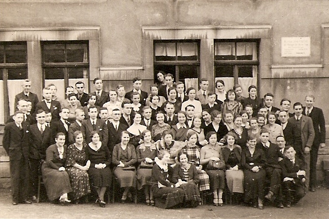 Members of the Chemnitz Center and Schloss Branches gathered outside