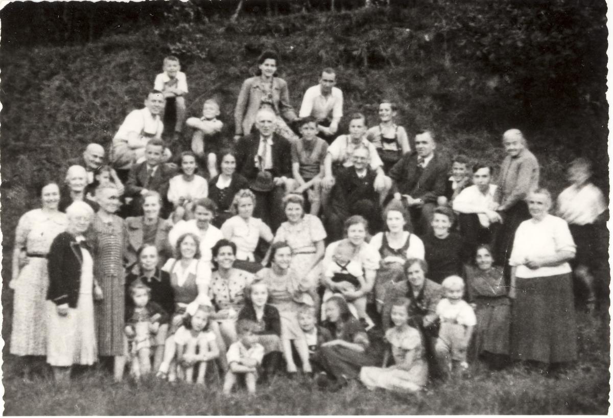 Chemnitz Center and Schloss Branch members on an outing in 1940
