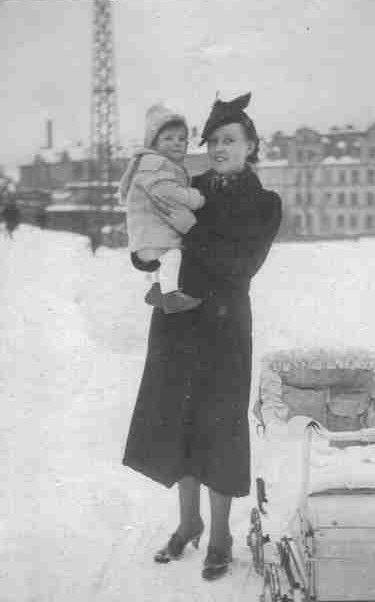 Hedwig Biereichel holding her son, Iwan outside in snow