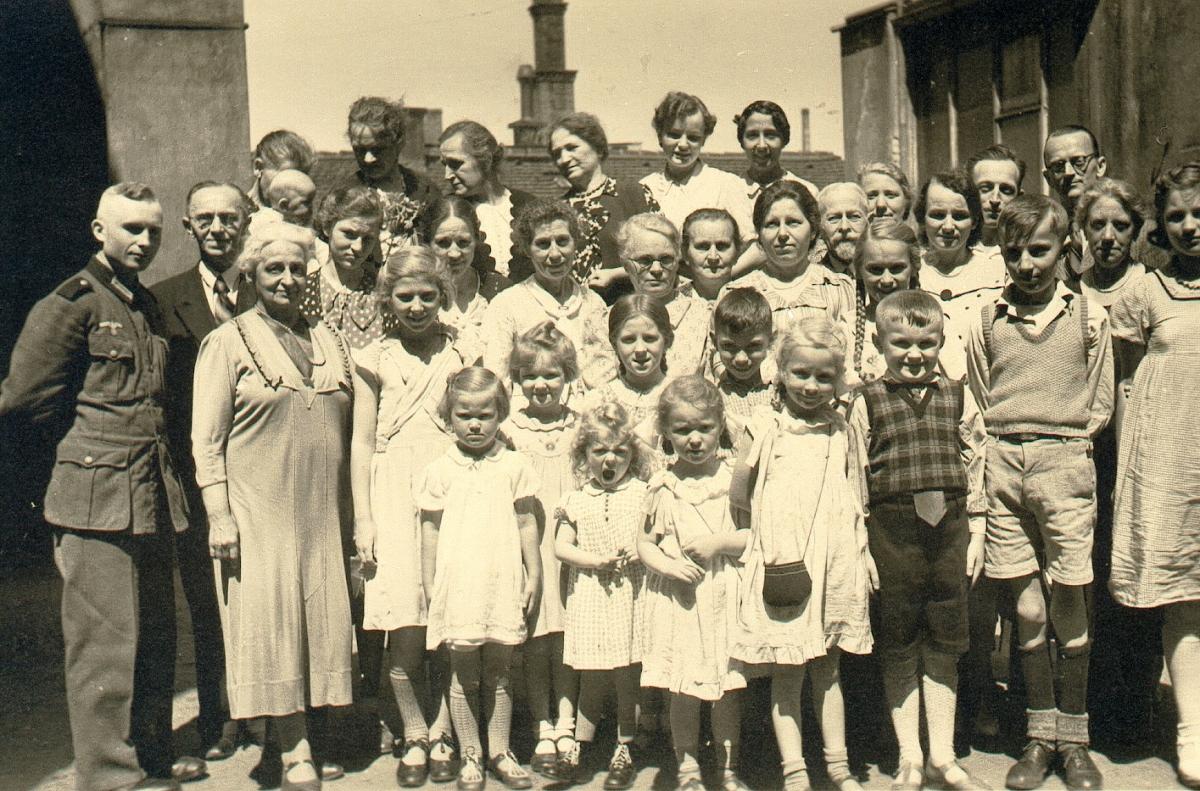 members of the The Neustadt Branch outside