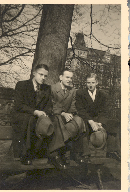 Bernhard Habicht, Heinz Sommer, and Gunter Wagner gathered outside