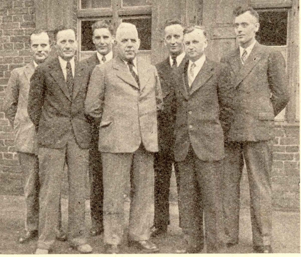 Johannes Kindt with the presidents of the branches of the Schneidemühl District standing outside