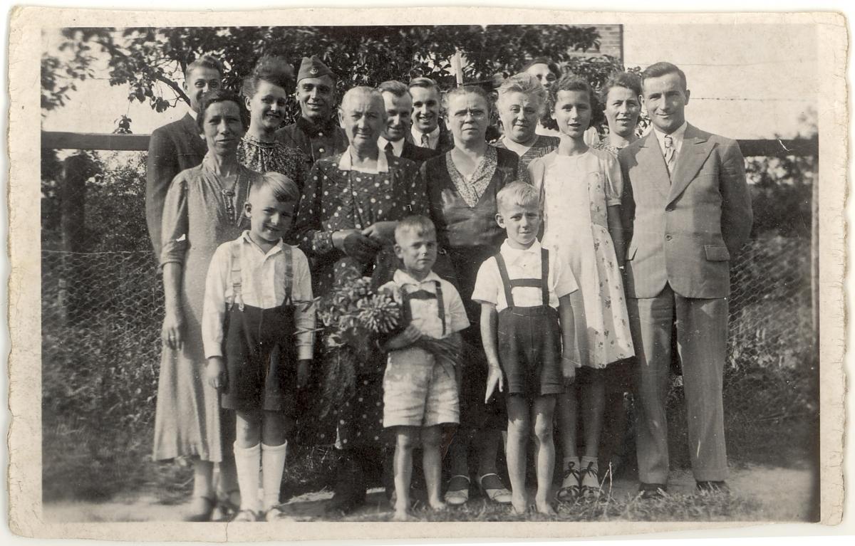 Members of the Driesen Branch standing outside