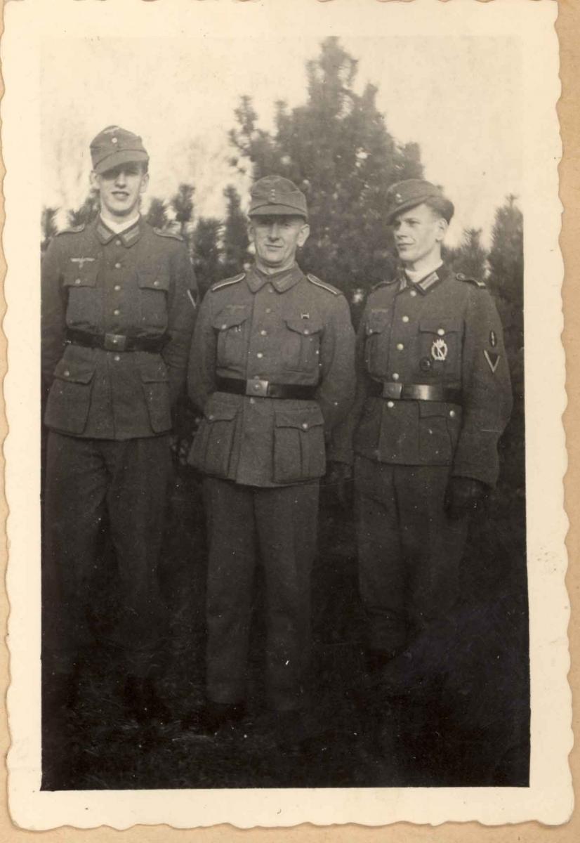 three soldiers sin uniform