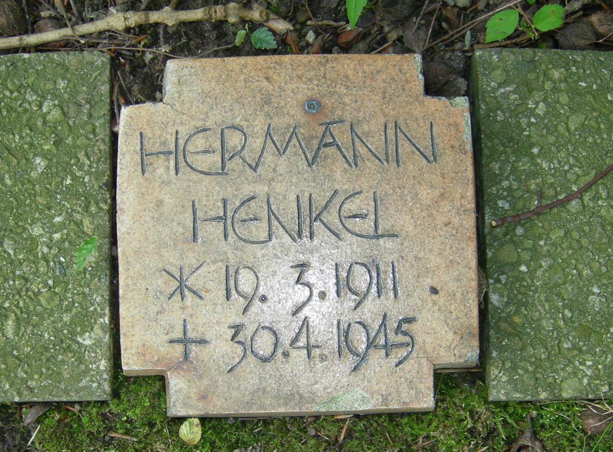 Stone that marks Hermann Henkel’s remains
