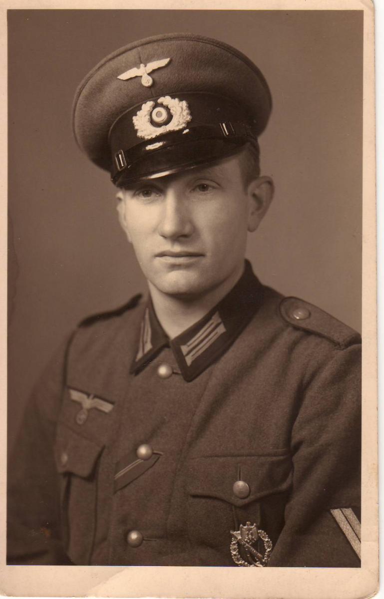 portrait photo Fritz Berndt in uniform