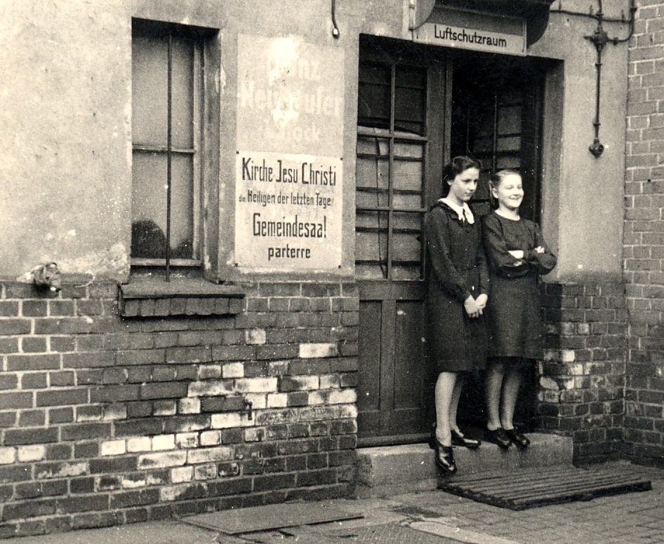 Maria Gangien and Inge Beckert at the entry to church meeting rooms