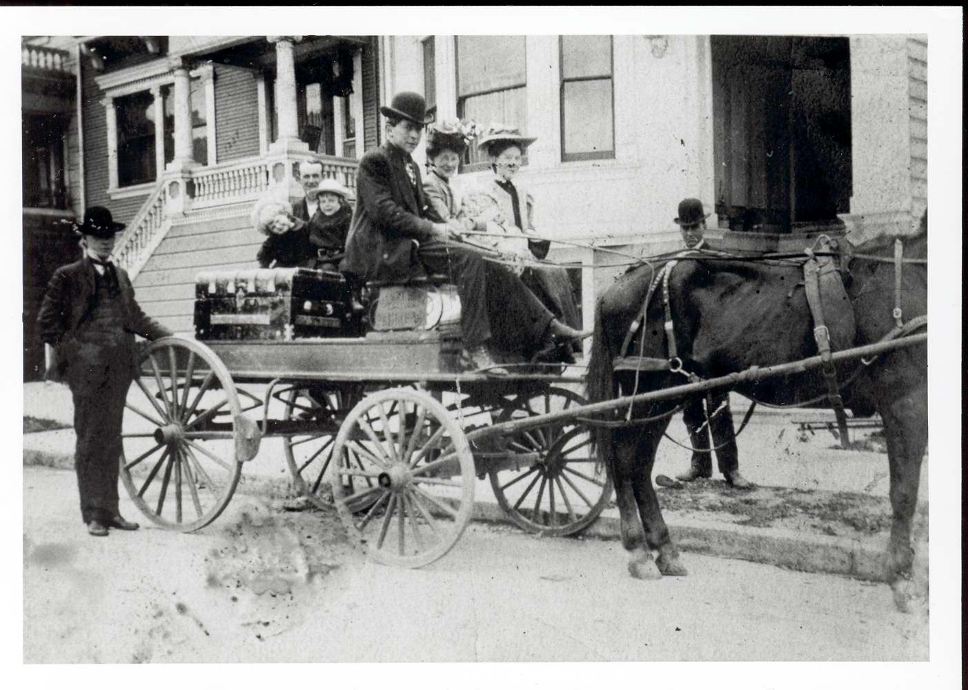 sanfrancisco couple feeling the fire in a carriage