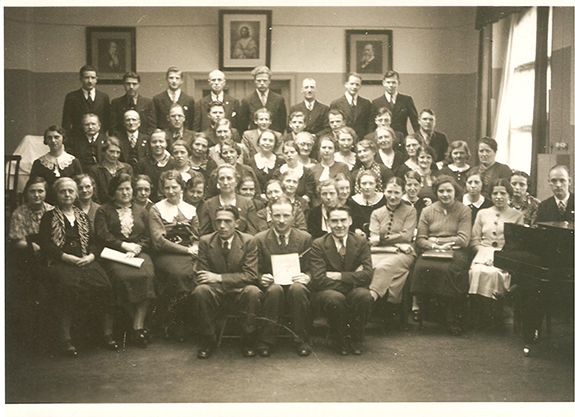 1937 Frankfurt District Choir Ilse Young.jpg