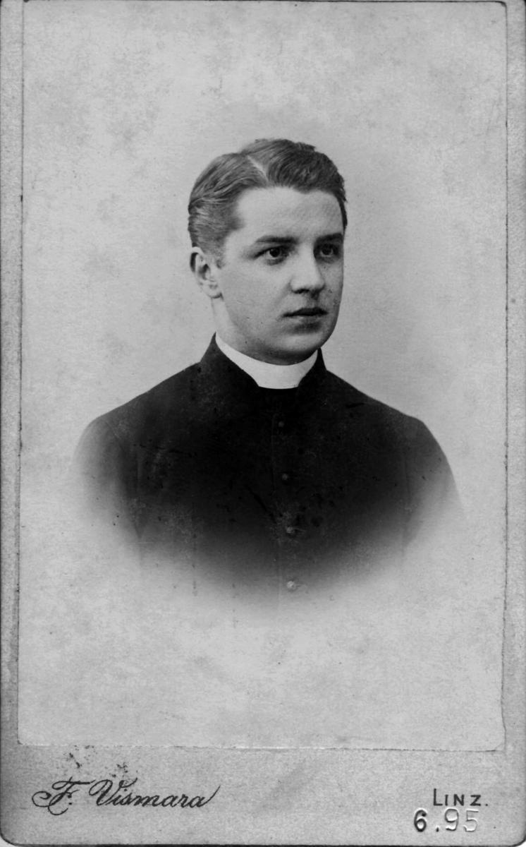 Vicar Karl Schofecker