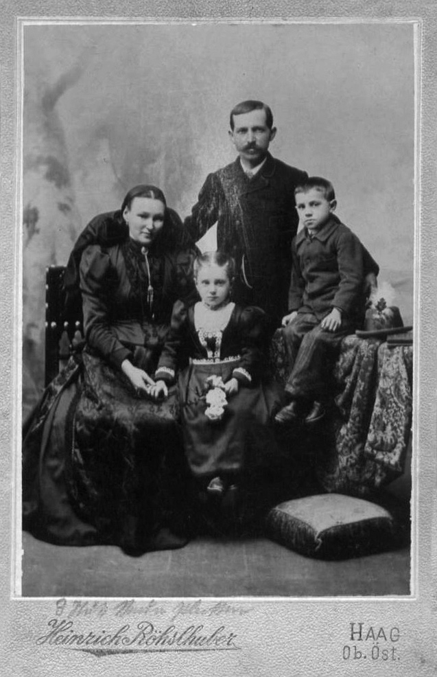 Johann and Theresia Huber with their children