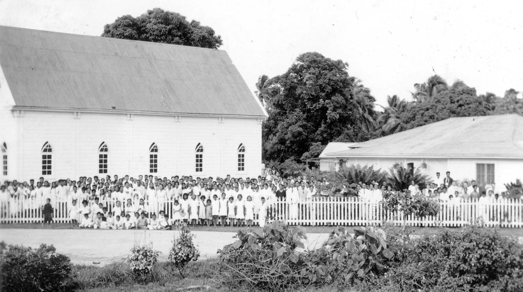 1938 Tongatapu District conference at Matavaimo‘ui with Elder George Albert Smith. Ermel J. Morton Collection courtesy of Lorraine Morton Ashton.