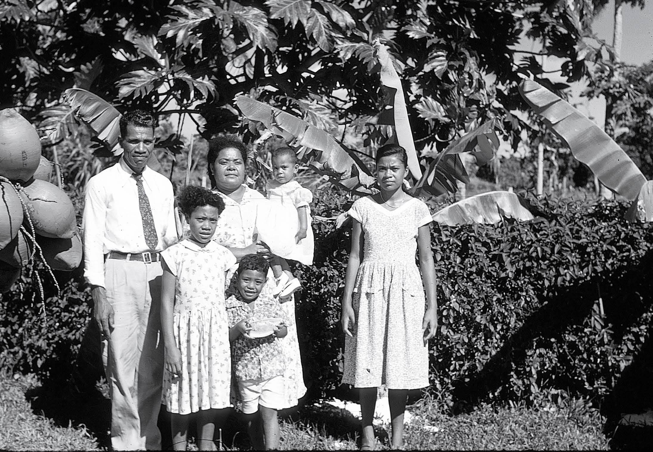 Vaha‘i and Sela Tonga with their children. Zola Jensen collection courtesy of Lorraine Morton Ashton.