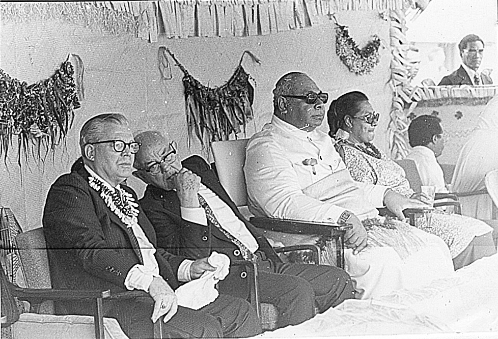 President Spencer W. Kimball and His Majesty King Taufa‘ahau Tupou IV at the groundbreaking of the temple. Courtesy of Kakolosi Kioa Tu‘ione.