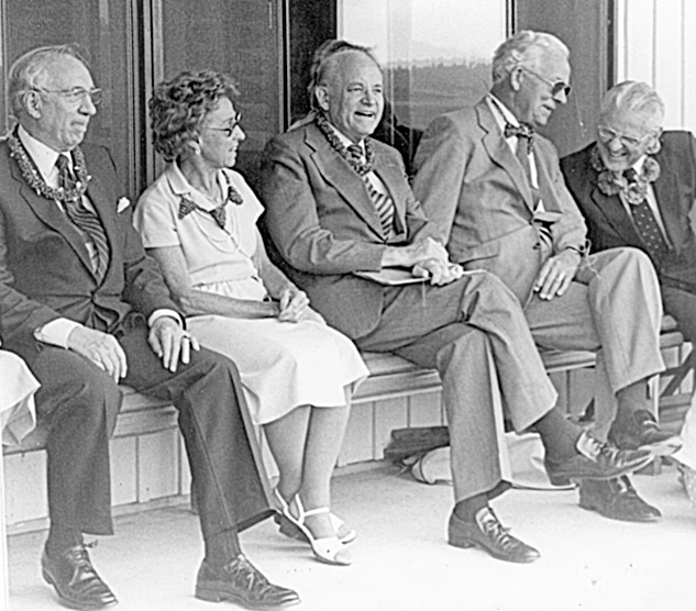 Elder Howard W. Hunter and others at the dedication of the Nuku‘alofa Tonga Temple. Courtesy of Kakolosi Kioa Tu‘ione.