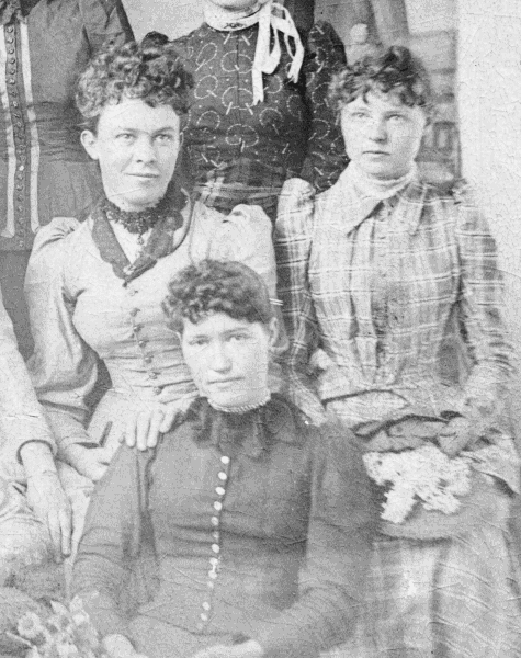 Annie Maria McRae with friends Roxsana Reed and Florence Curtis.