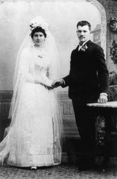 Armitta Nicoll and Lee Roy Gibbons on their wedding day.