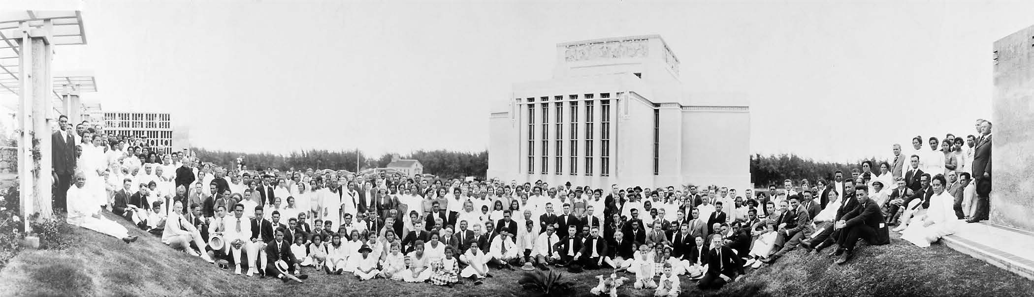 Gathering of Hawaiian Saints at the temple on 6 April 1922. Such faithful members have always been the lifeblood of service in the Laie Hawaii Temple. Courtesy of Church History Library.