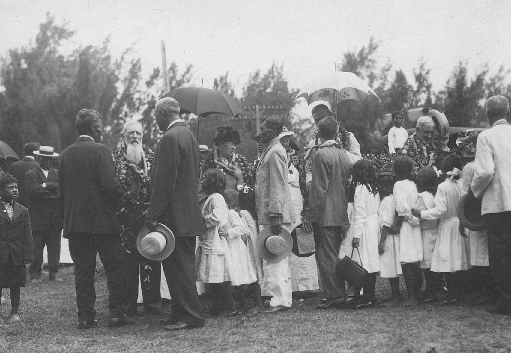 President Smith (at left, greeting two men) and his party were warmly welcomed throughout their stay in Hawaiʻi. Courtesy of Church History Library.