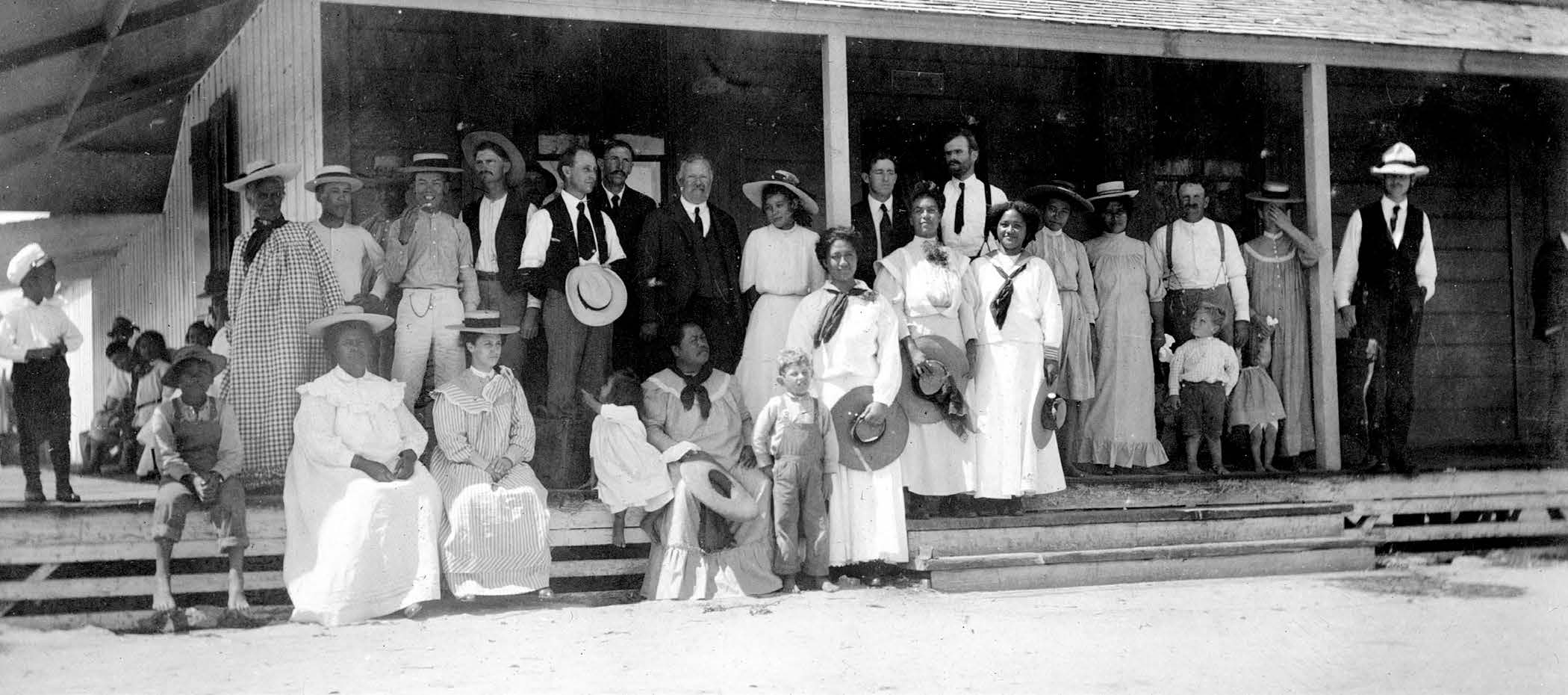 The Saints in Lāʻie welcomed and accommodated hundreds of members arriving by train for the temple dedication. Courtesy of Church History Library.