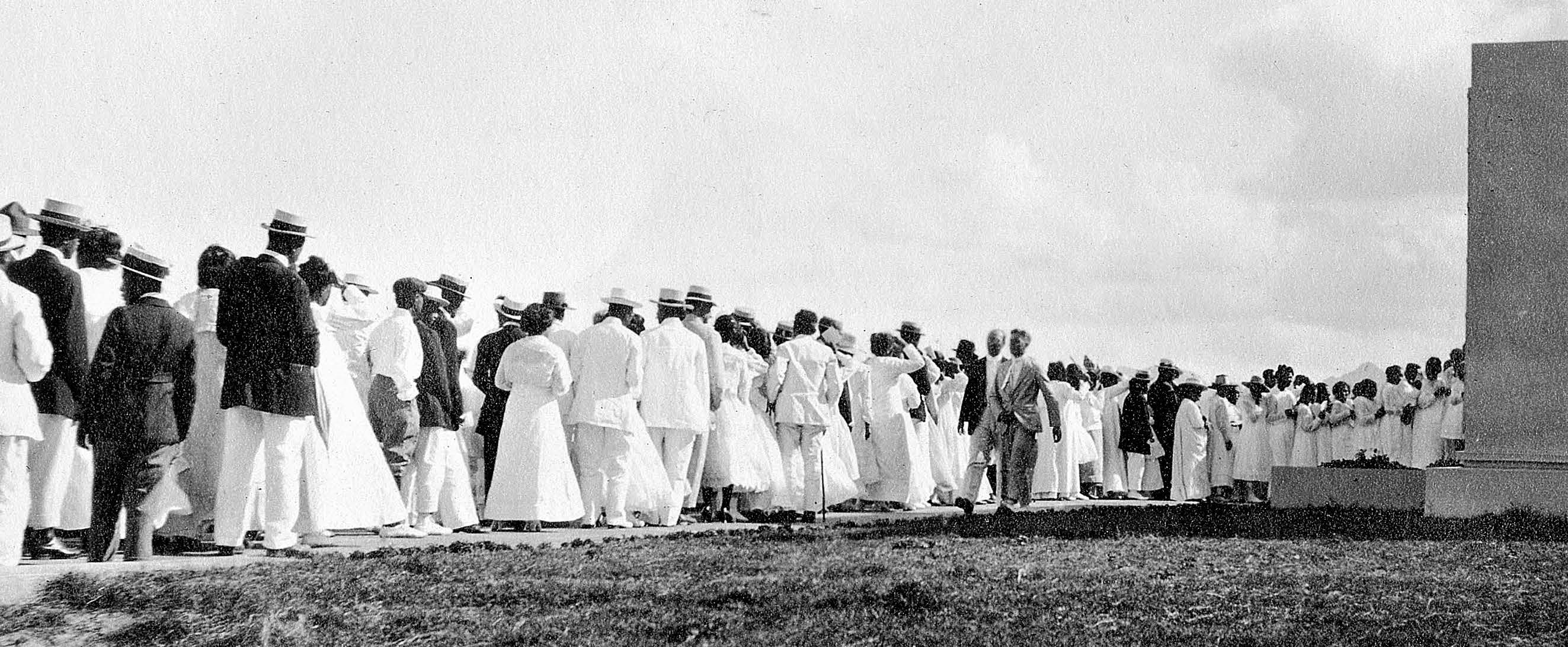 On 27 November 1919 (Thanksgiving Day), a group of 310 people dressed in white were admitted into the temple for the first dedicatory session. Four more dedicatory sessions would be held in the days that followed. Photos courtesy of BYU–Hawaii Archives.