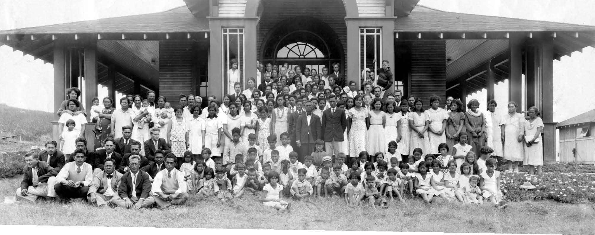 In 1933 members on the island of Molokaʻi organized what is likely the first formal outer-island temple trip. It became an annual event, and by the 1940s the practice had become standard for all outer islands. Photo of Molokaʻi Saints in 1935 courtesy of Darlene Makaiwi.