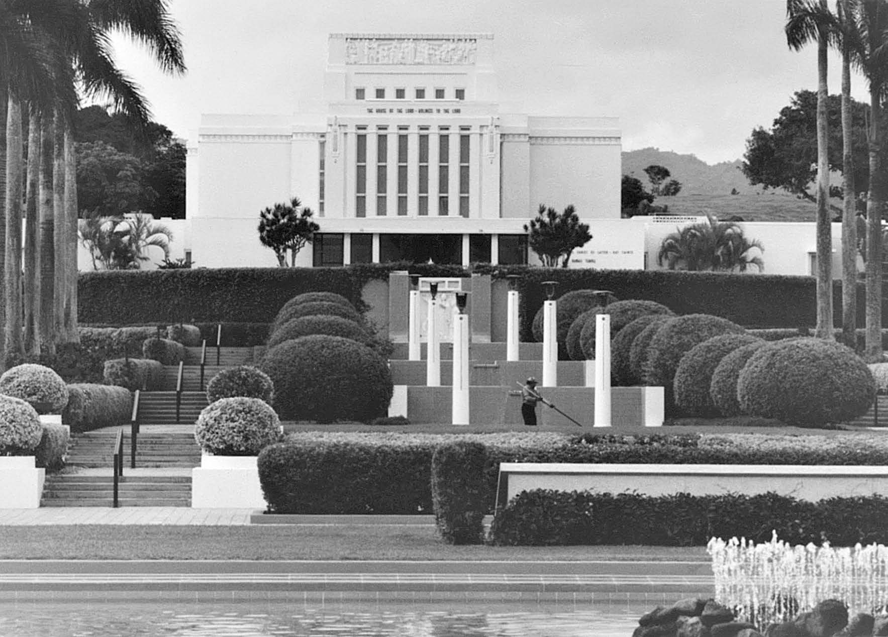 Remarkable aesthetic beauty of the temple grounds has been achieved over the years by those who, often without notice, maintain them. Courtesy of Church History Library.