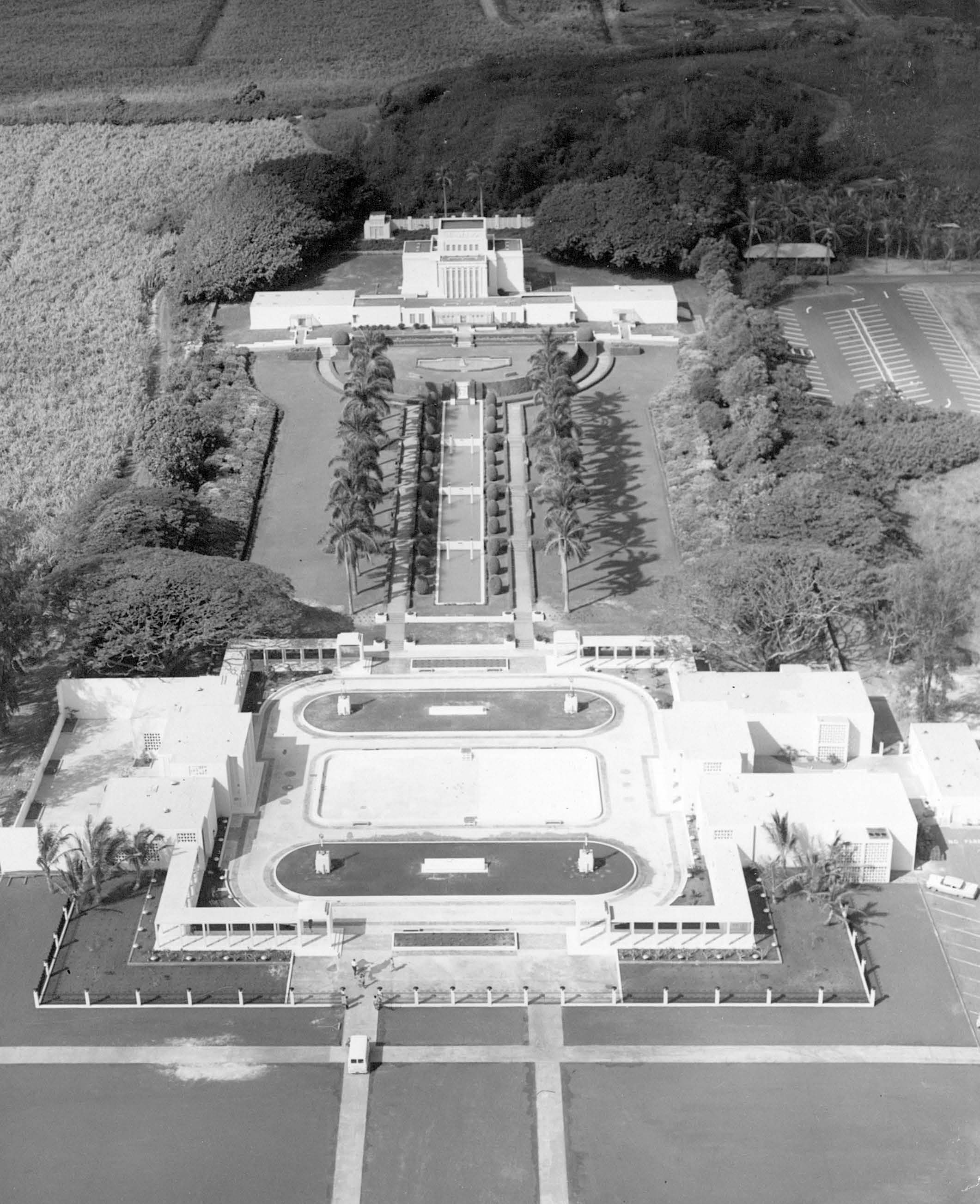 Aerial view of the temple and its new visitors’ center, circa 1962. Courtesy of David Hannemann.