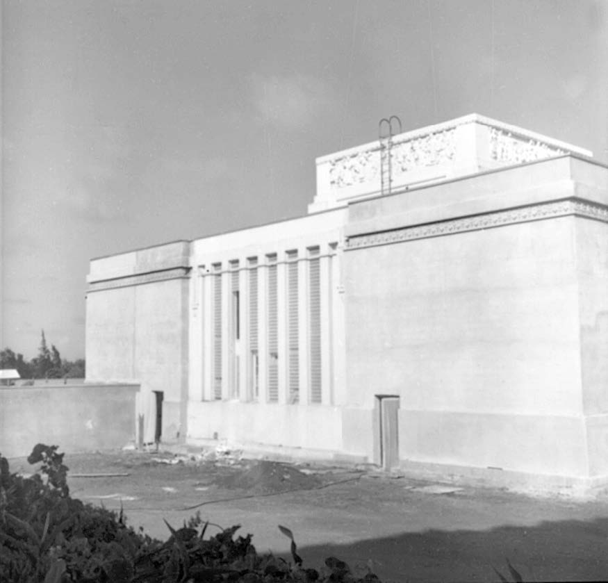 Major additions such as a baptismal chapel and ordinance rooms were confined to the back of the temple to preserve its traditional appearance from the front and sides. Courtesy of BYU– Hawaii Archives.