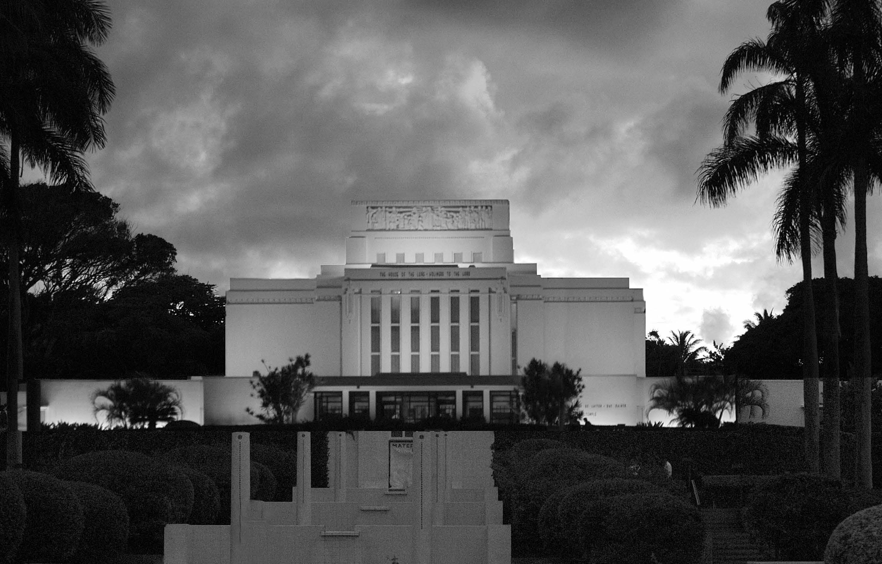 All-night temple sessions were introduced in the Hawaii Temple in 1979. Though discontinued the following year, the practice nearly eliminated the backlog of male names awaiting ordinance work at that time. Photo by Monique Saenz courtesy of BYU–Hawaii.