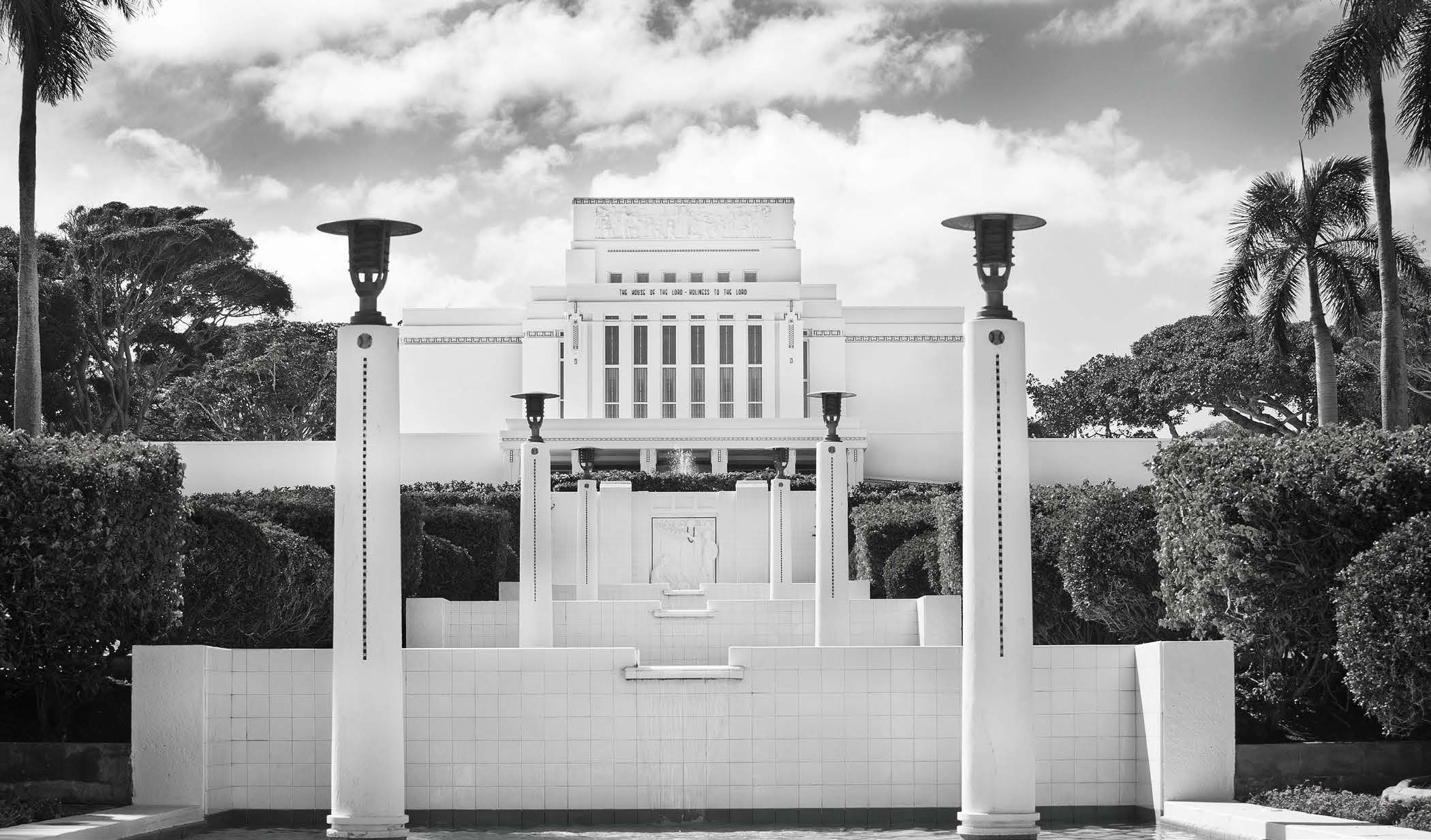 The 1998 announcement of a temple in Kona, Hawai‘i (the second temple in what was then the 42nd most populous US state), was clearly a compliment to the Saints in Hawai‘i. Above photo of Laie Hawaii Temple by Monique Saenz courtesy of BYU–Hawaii. Photo of Kona Hawaii Temple courtesy of Denise Bird, birdinparadise.com.