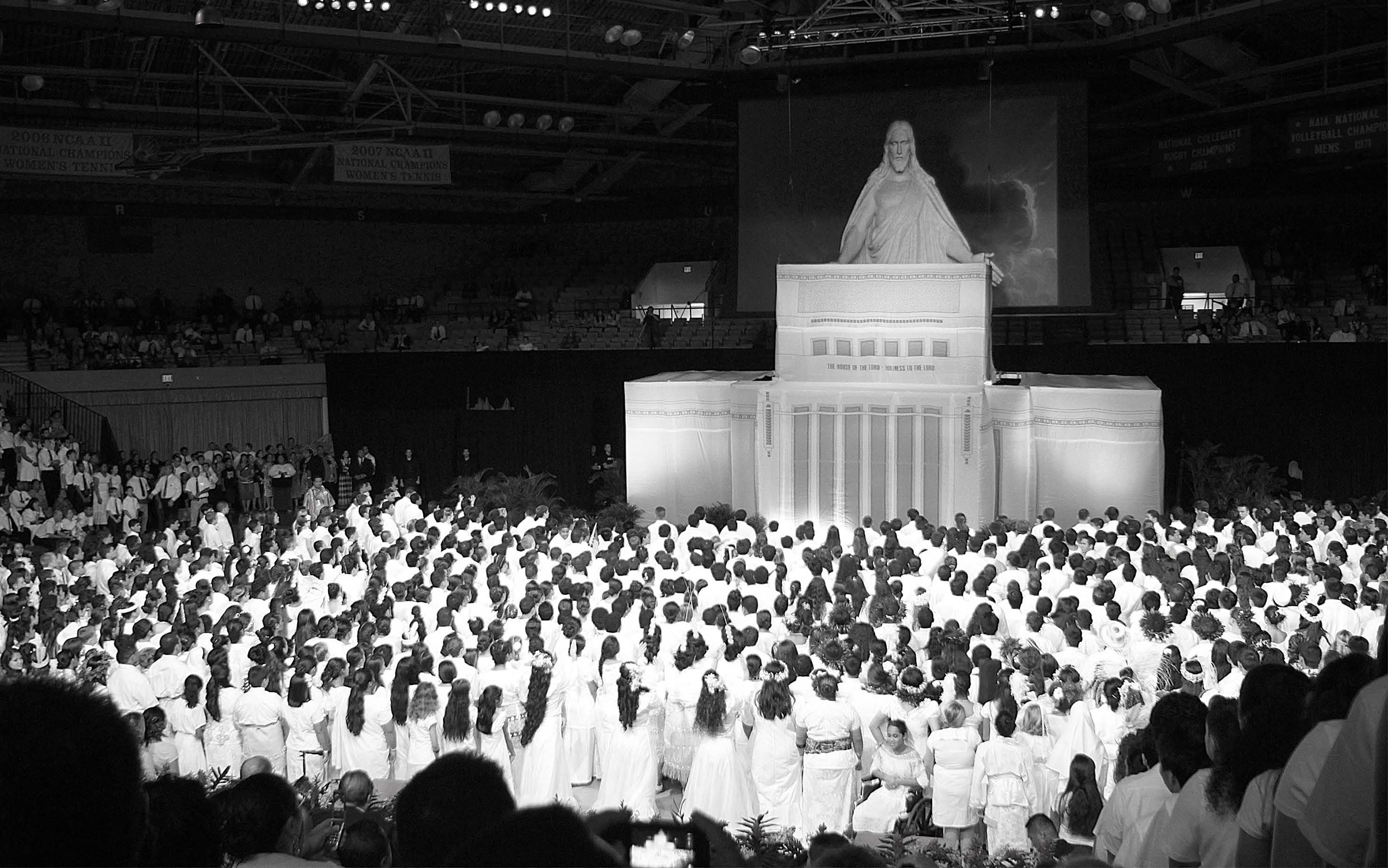 As part of a cultural celebration for the temple’s rededication, youth reenacted the coming forth of the Church in Hawaiʻi. Photo of culminating scene courtesy of Mike Foley. In his remarks President Thomas S. Monson told the youth that the Laie Hawaii Temple “shines as a beacon of righteousness to all who behold its light.” Photo courtesy of Monique Saenz.