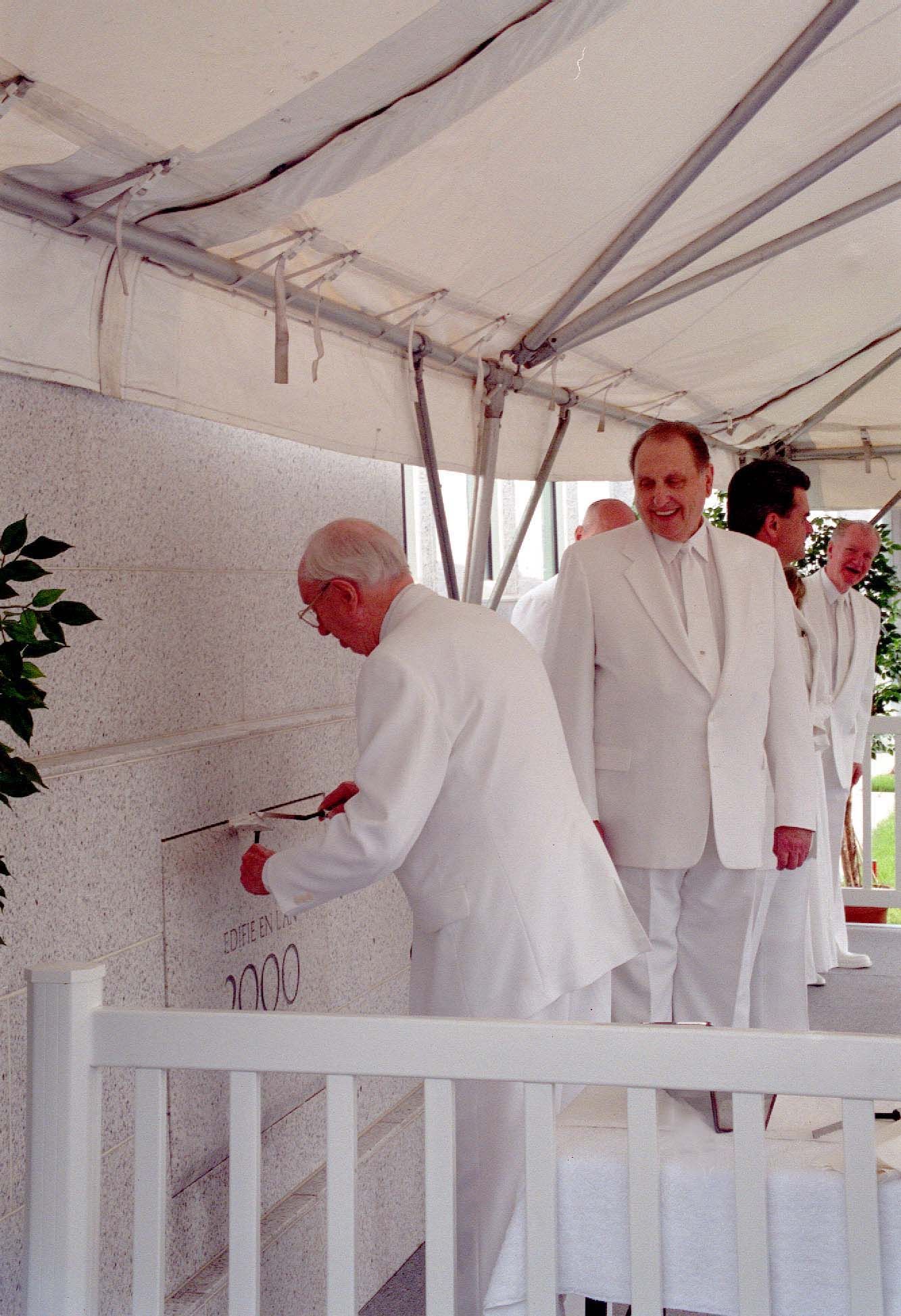 Gordon Hinckley at a temple dedication