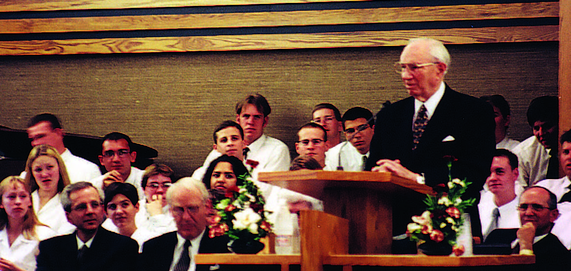 president hinckley at the pulpit