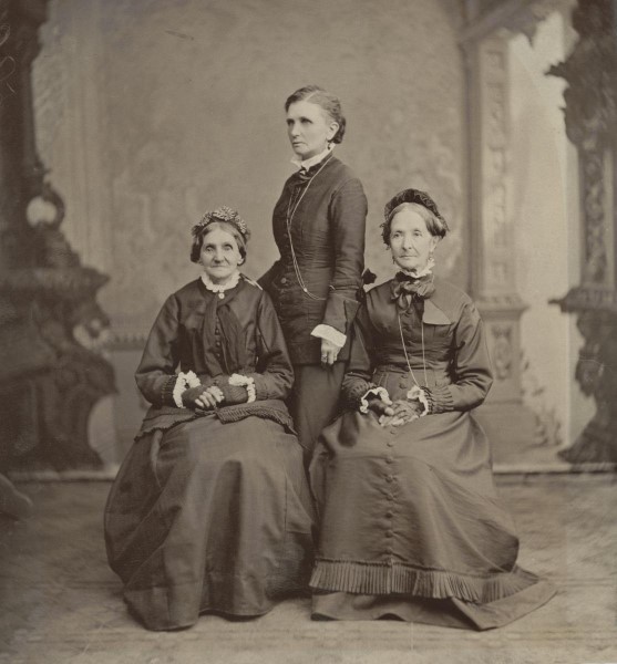 foto de tres mujeres